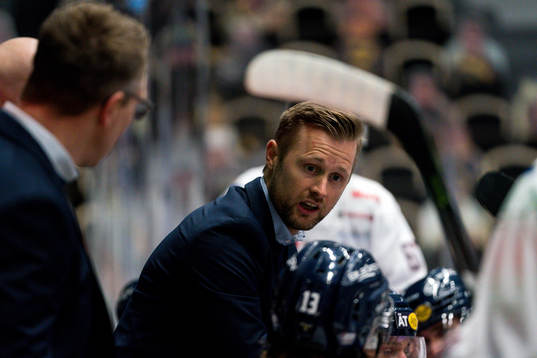 Linköpings tränare Daniel Eriksson deppar