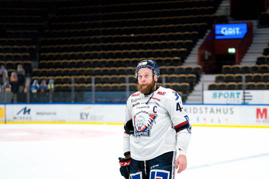 Linköpings Jonas Junland deppar