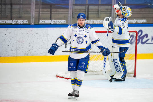 Leksands Jonas Ahnelöv och målvakt Janne Juvonen deppar