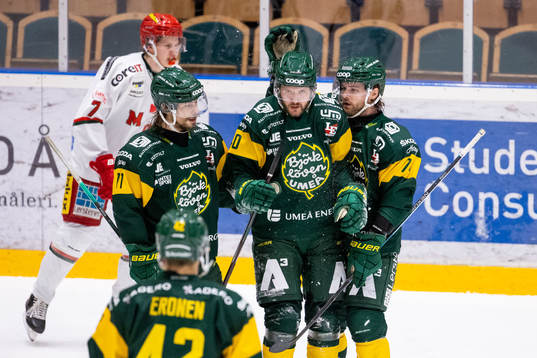 Björklövens Sebastian Selin blirb grattad av Gustav