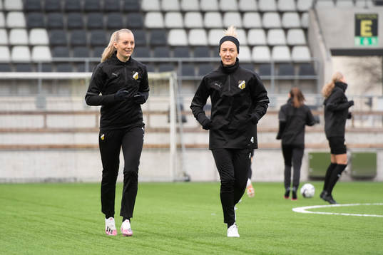 Stina Blackstenius och Emma Kullberg
