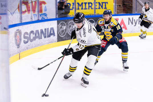 s Max Lindholm och Södertäljes Andreas Hjelm