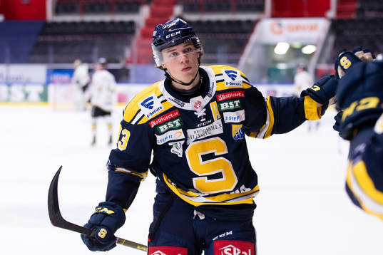 Södertäljes Måns Lindbäck jublar