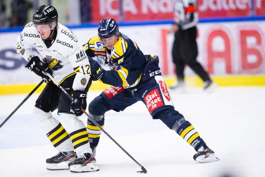 s Max Lindholm och Södertäljes Lucas Nordsäter