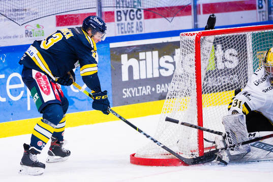 Södertäljes Måns Lindbäck med en målchans