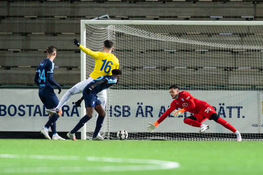 IFK Malmös Oliver Stojanovic Fredin gör 1-1 bakom Malmö