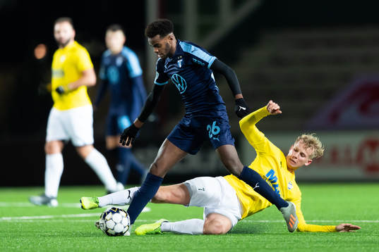 Malmö FFs Mubaarak Nuh och IFK Malmös Jakob Andersson