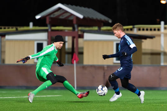 Malmö FFs Anders Christiansen mot IFK Malmös målvakt