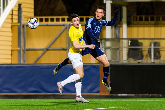 Malmö FFs Jonas Knudsen och IFK Malmös Emil Johansson
