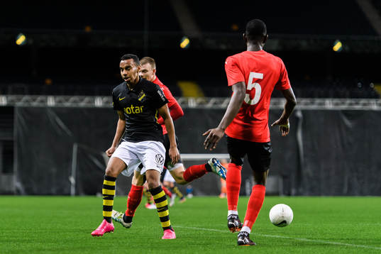 s Bilal Husein och Vasalunds Ibrahim Doumbia