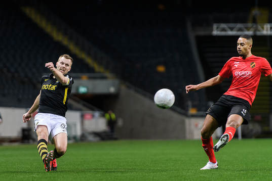 s Sebastian Larsson och Vasalunds Alexander Andue