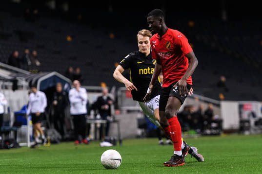 s Saku Ylätupa och Vasalunds Ibrahim Doumbia