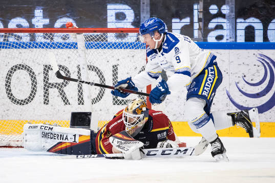 Djurgårdens målvakt Niklas Svedberg och Leksands Patrik