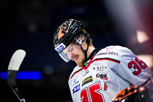Örebros Emil Larsson jublar