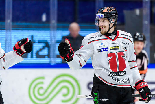 Örebros Emil Larsson jublar