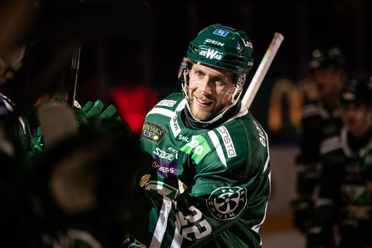 Färjestads Per Åslund jublar
