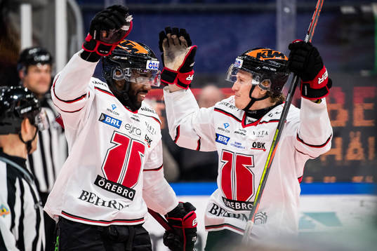 Örebros Daniel Muzito Bagenda jublar