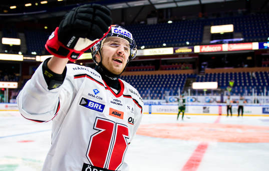 Örebros Robin Kovacs jublar