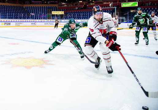 Färjestads Olle Lycksell  och Örebros Stefan Warg