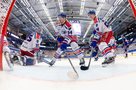 Oskarshamns målvakt Joe Cannata, Philip Samuelsson och Kim