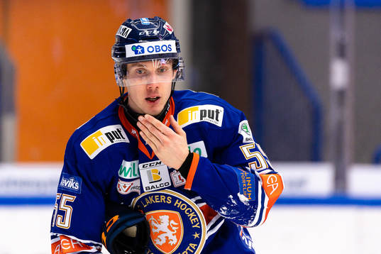 Växjös Miika Koivisto blöder