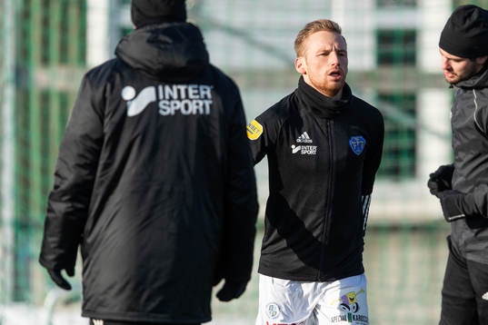 Falkenbergs Tobias Englund före träningsmatchen i fotboll