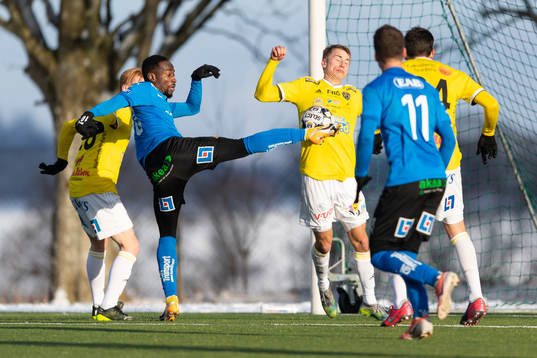Halmstads Sadat Karim och Falkenbergs Gabriel Johansson