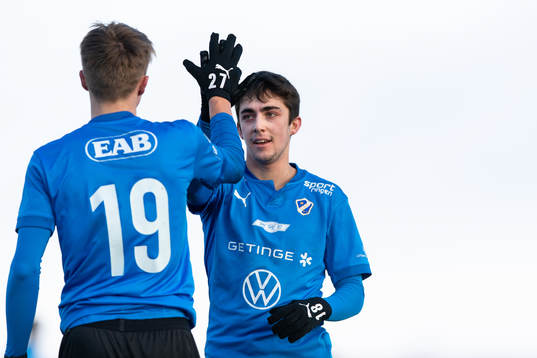 Halmstads Emil Tot Wikström jublar