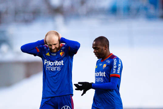 Djurgårdens Curtis Edwards och Edward Chilufya deppar