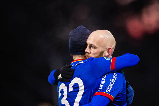 Djurgårdens Hampus Finndell jublar med Magnus Eriksson