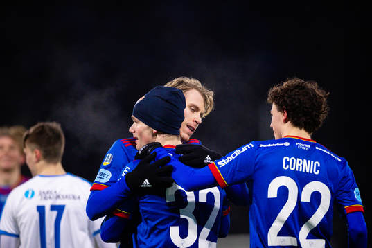 Djurgårdens Hampus Finndell jublar med Rasmus Schüller
