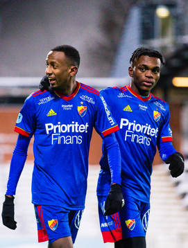 Djurgårdens Mattias Mitku (v) jublar med Kofi Fosuhene