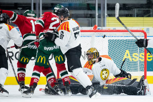 Frölundas Stefan Elliott skjuter 3-2 bakom Brynäs