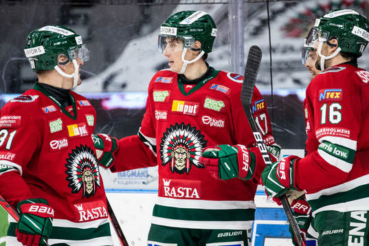 Frölundas Robin Alvarez (m) jublar med lagkamrater