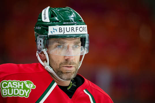 Frölundas Joel Lundqvist innan ishockeymatchen i SHL