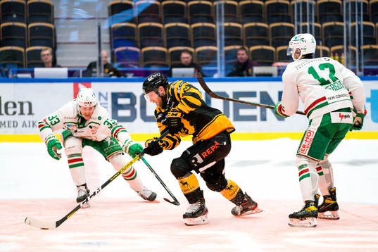 Skellefteås Oscar Möller och Rögles Niklas Hansson