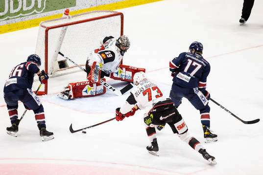 Malmö Redhawks målvakt Oscar Alsenfelt och Adam Ollas