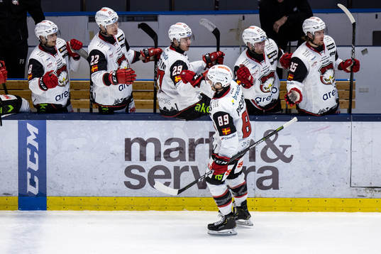 Malmö Redhawks Matt Puempel jublar