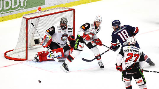 Malmö Redhawks målvakt Oscar Alsenfelt och Matias Lassen