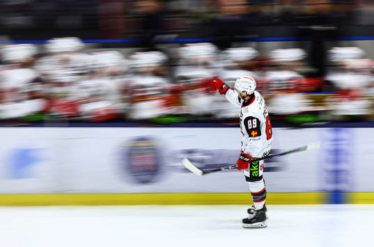 Malmö Redhawks Matt Puempel jublar