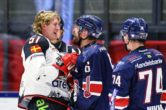 Malmö Redhawks Emil Sylvegård och Linköpings Jonas Holös