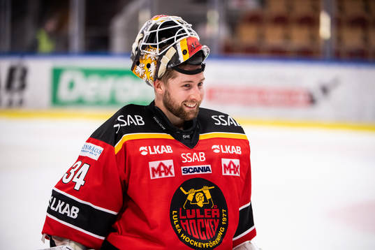 Luleås målvakt Joel Lassinantti jublar
