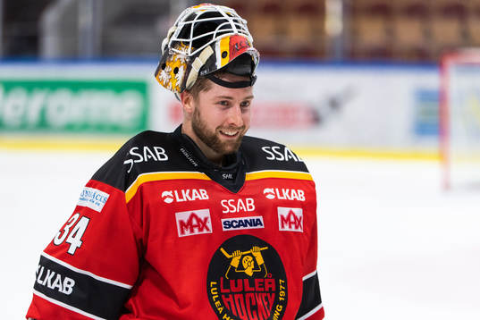 Luleås målvakt Joel Lassinantti jublar