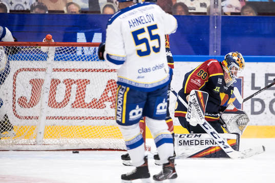 Djurgårdens målvakt Niklas Svedberg deppar