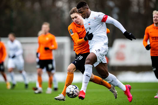 Torns Henrik Rossborg och Helsingborgs Alhaji Gero
