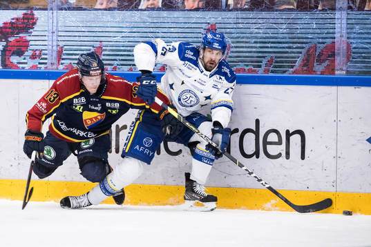 Djurgårdens Kalle Östman och Leksands Marek Hrivik