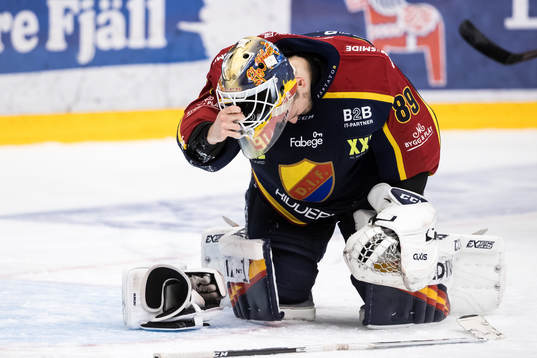 Djurgårdens målvakt Niklas Svedberg har ont
