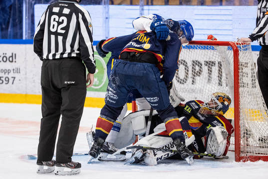 Leksands Mattias Ritola mot Djurgårdens Marcus Högström