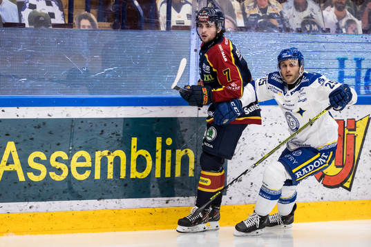 Djurgårdens Robert Nardella och Leksands Carter Camper