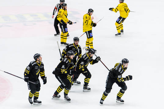 s Jacob Svensson (h) jublar